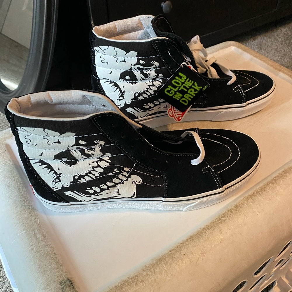 Men’s high top vans brand new size 10.5